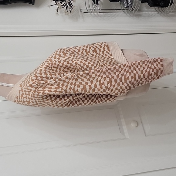 Debut, Size M Brown and Cream Cropped Button Down Cardigan, EUC - Picture 5 of 11